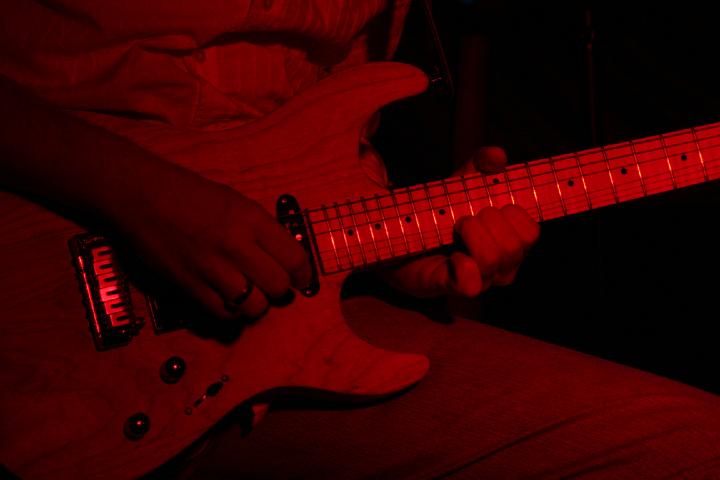 2008-11-28 M3_live at replugged 076.jpg